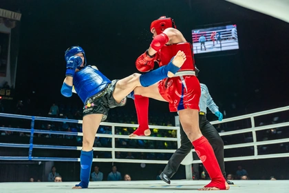 Cô gái “vàng” Phương Hậu vỡ òa cảm xúc khi giành  HCV trên “thánh địa” của Muay